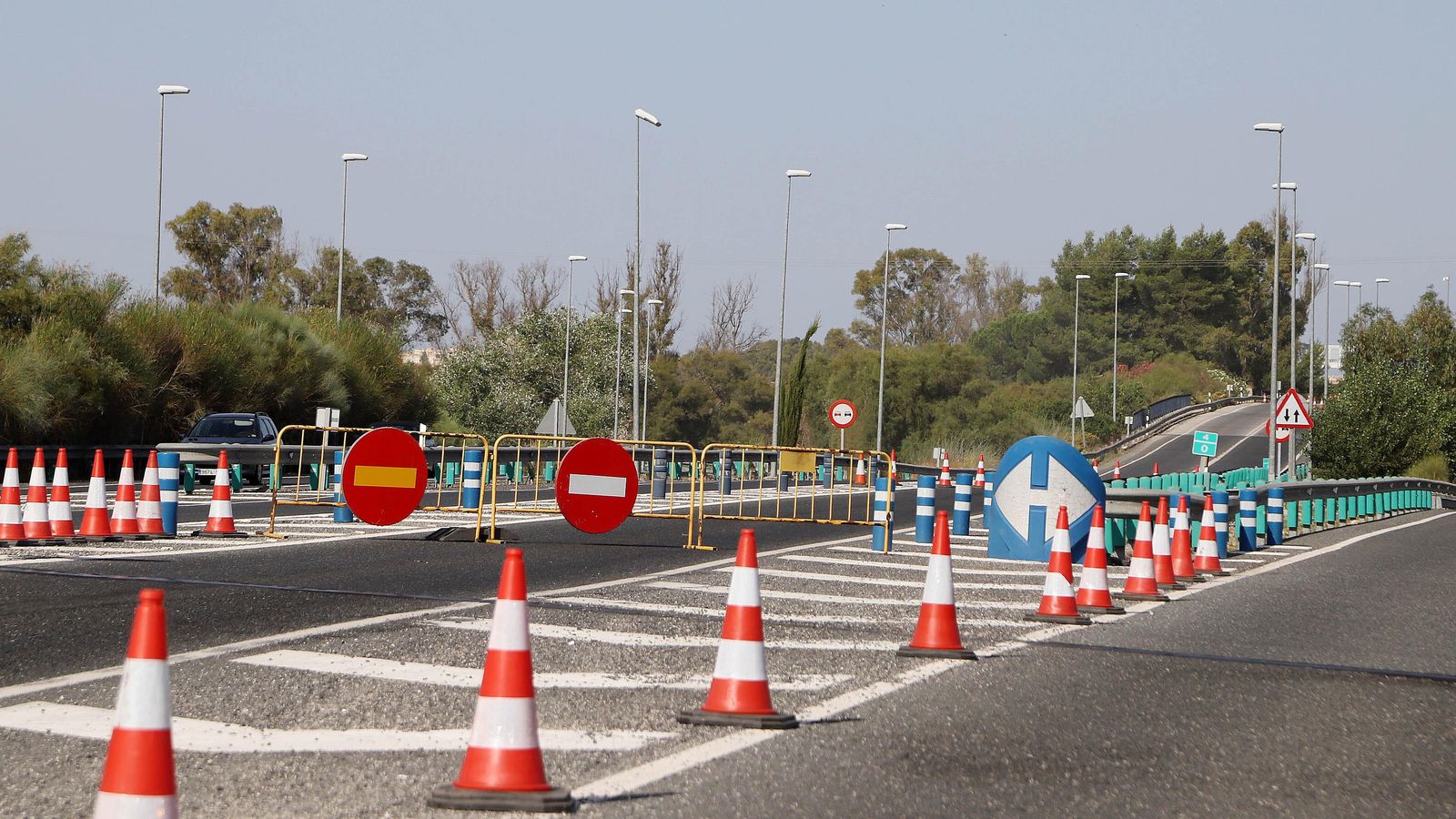Los vehículos que van en sentido a Jerez son desviados por la autopista.
