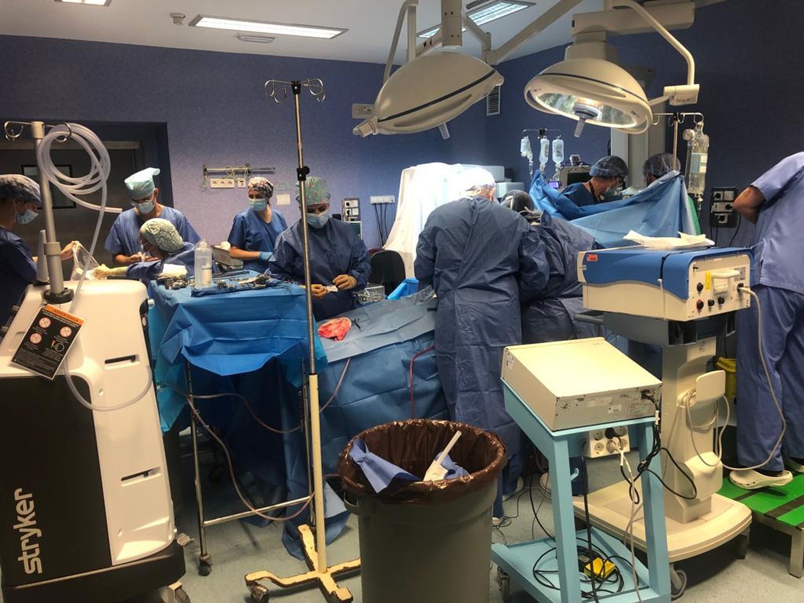 Intervención para la extracción de órganos a un donante, en el quirófano del hospital