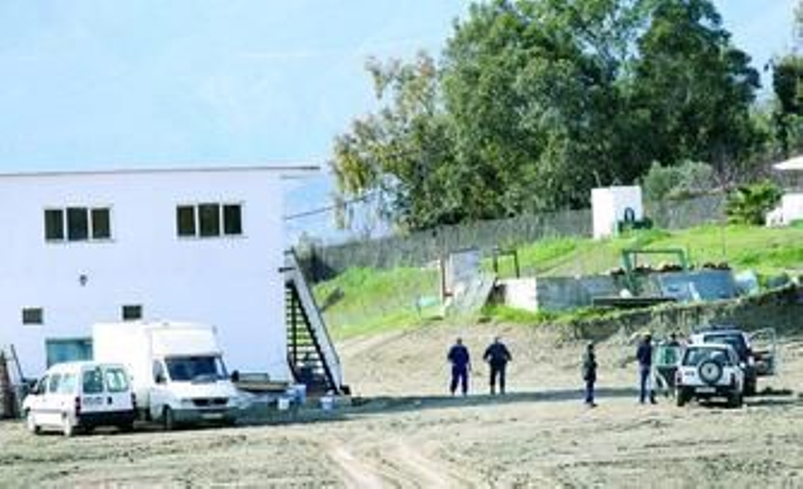 Agentes del Seprona inspeccionaron ayer la instalación del centro de cría.