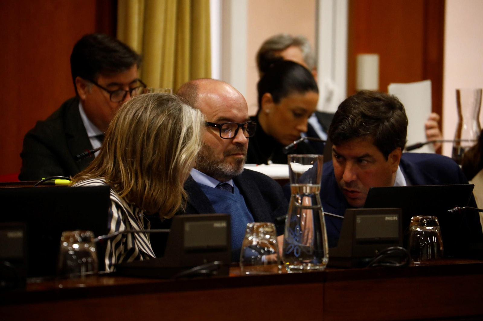 Las imágenes del Pleno suspendido por las protestas de los vecinos de Villarrubia Las imágenes del Pleno suspendido por las protestas de los vecinos de Villarrubia