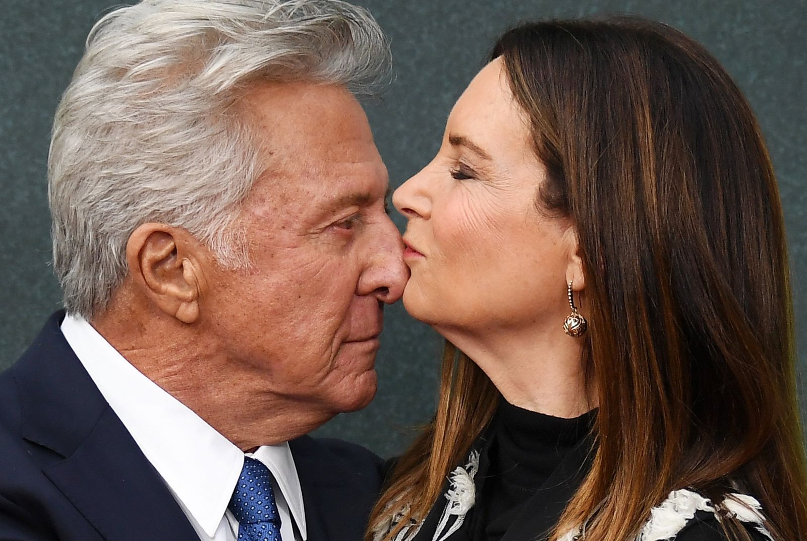 Dustin Hoffman con su esposa