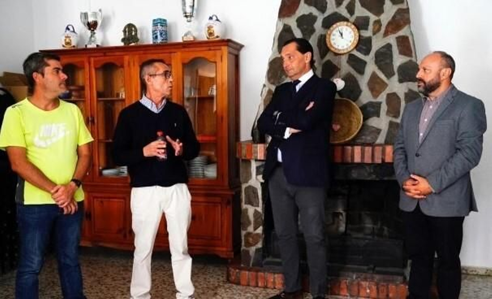 Un momento de la visita del Granada CF a Proyecto Hombre Granada