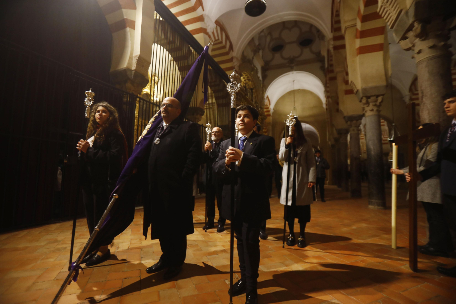 El vía crucis de la Agrupación de Cofradías de Córdoba, en imágenes