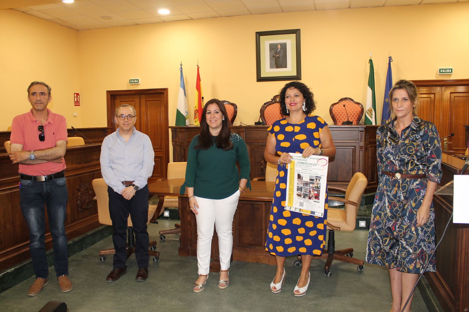 Lourdes Parra y responsables de los institutos presentan los ciclos formativos.