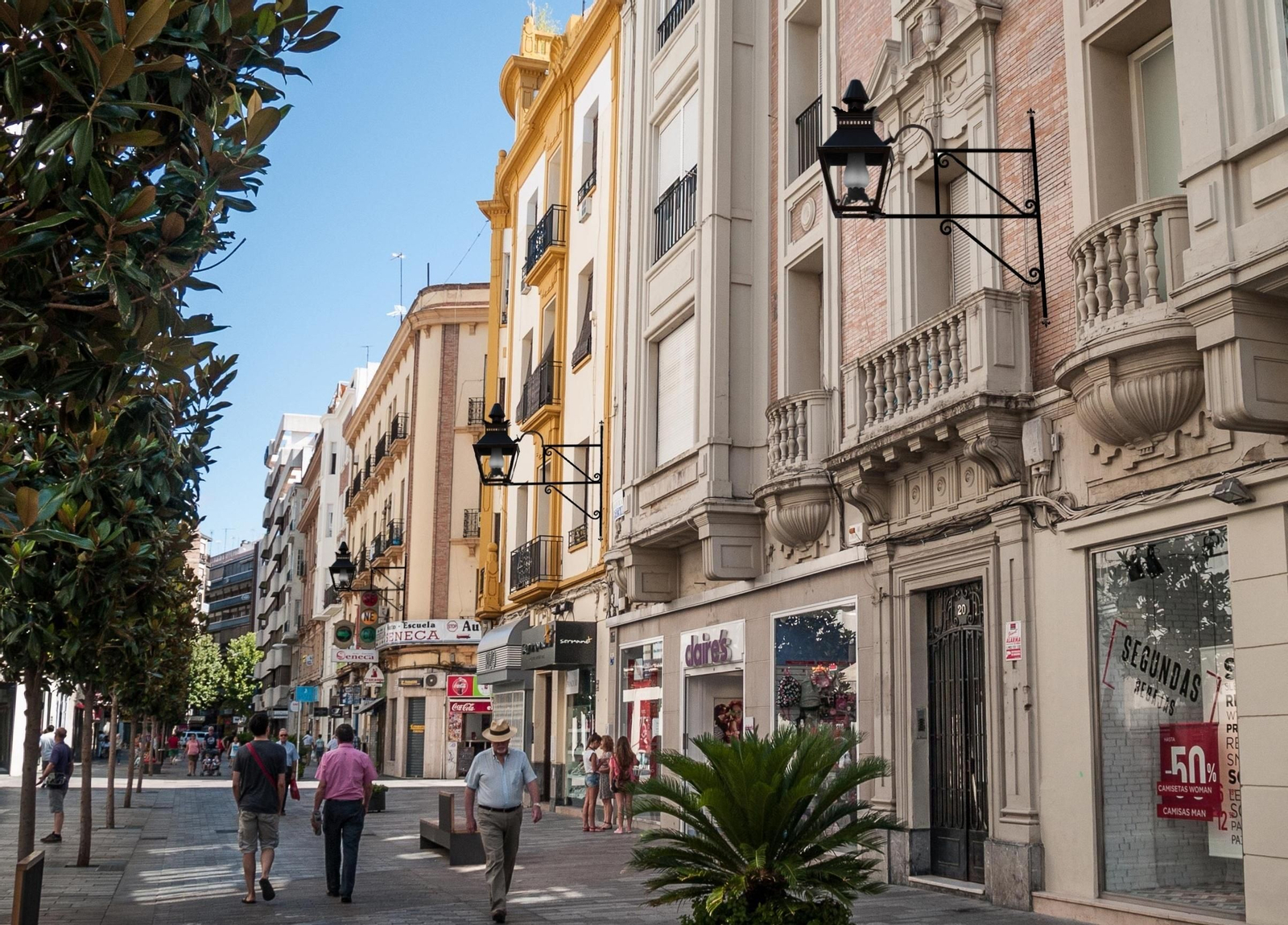 Propuesta de farol para la calle Cruz Conde de la asociación. Propuesta de farol para la calle Cruz Conde de la asociación.