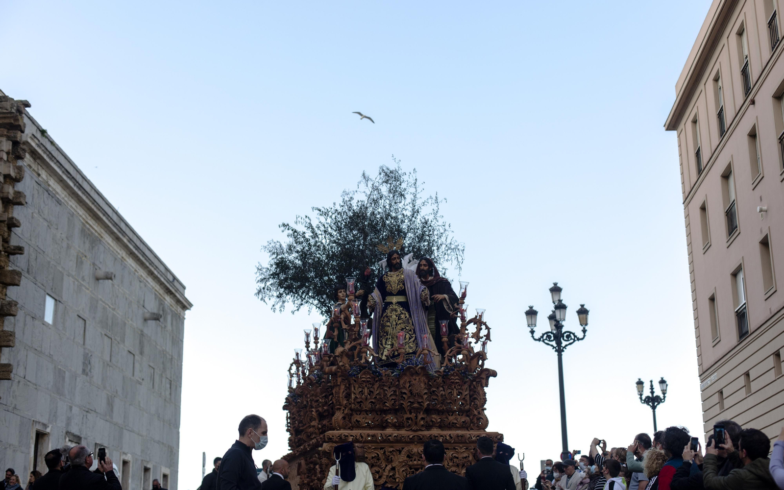 Imágenes del regreso del Prendimiento a su templo en la Semana Santa de Cádiz 2022