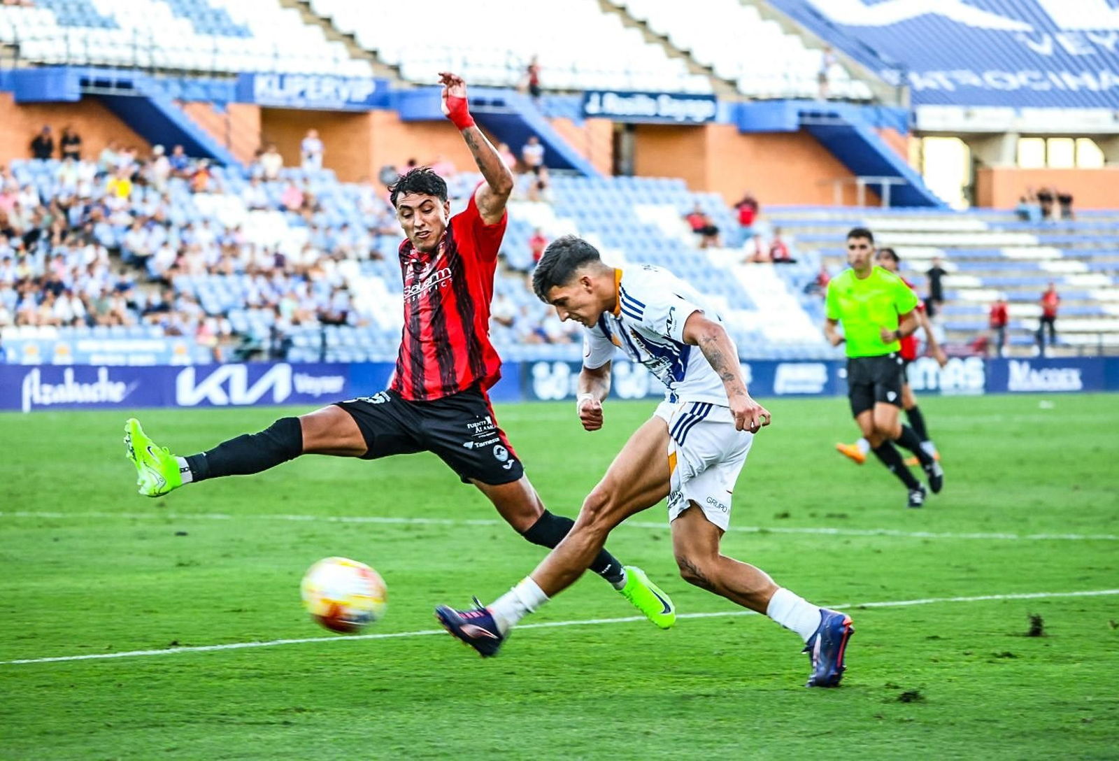 Paolo pone un centro ante la oposición de un contrario.