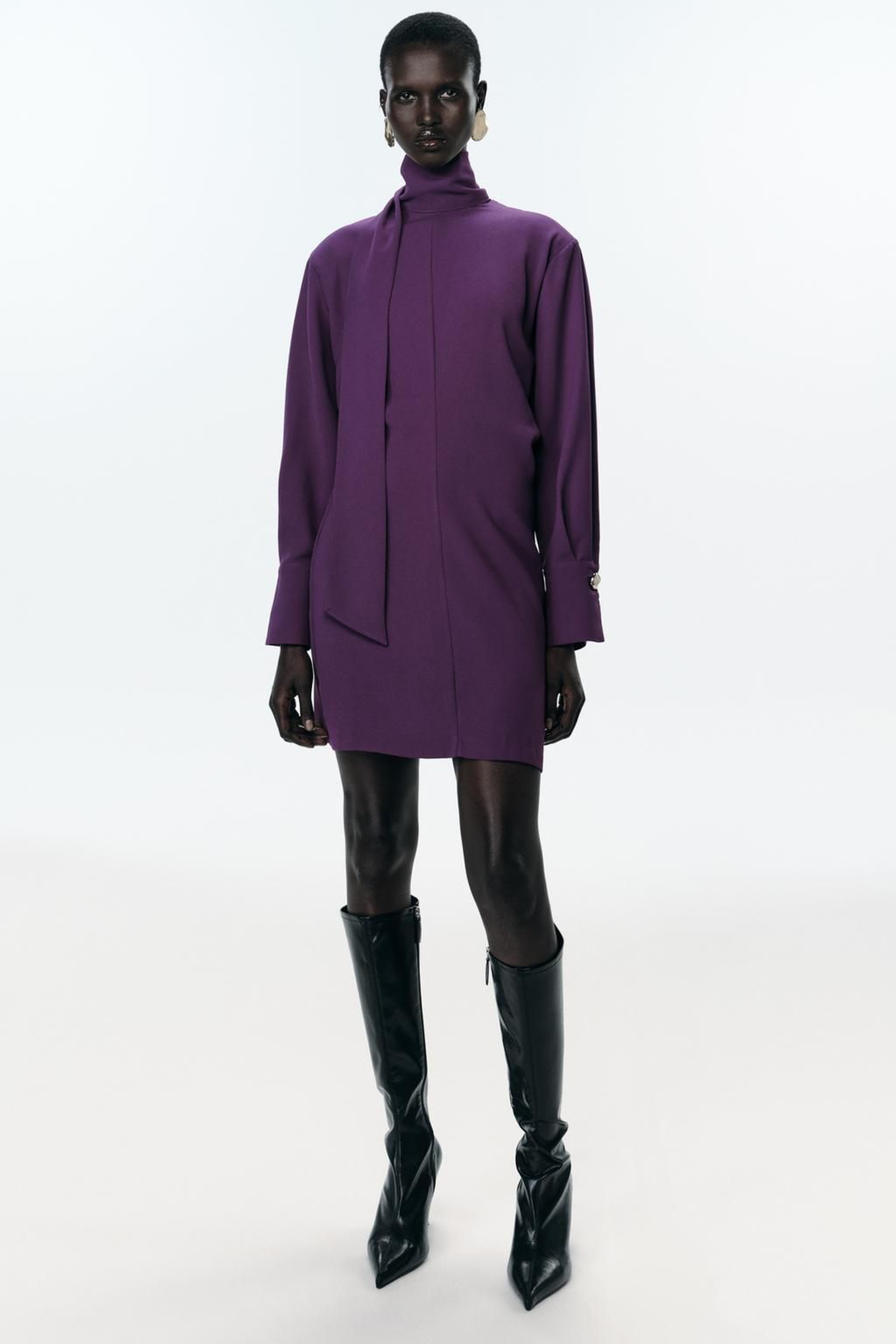 Vestido con lazada de Zara.