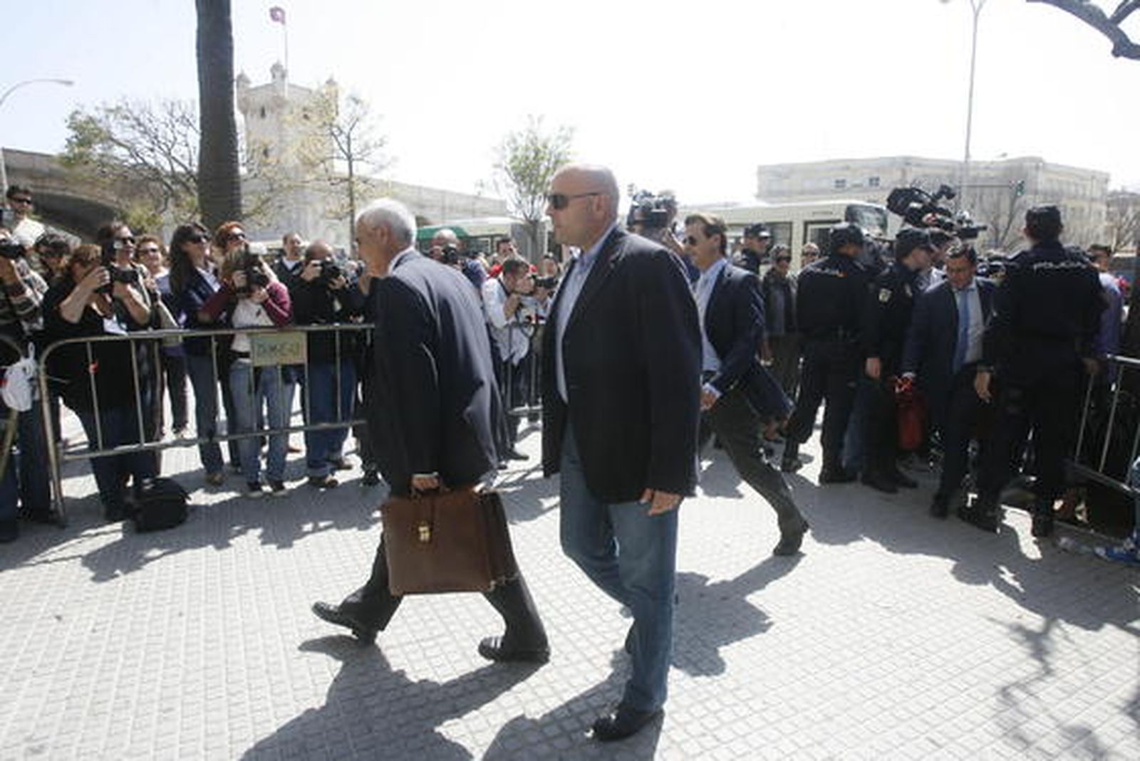 El juicio de la Operación Karlos ha generado una gran expectación mediática, congregando a casi un centenar de periodistas./Fotos:Joaquín Pino/Lourdes de Vicente

Foto: Joaquin Pino / Lourdes de Vicente