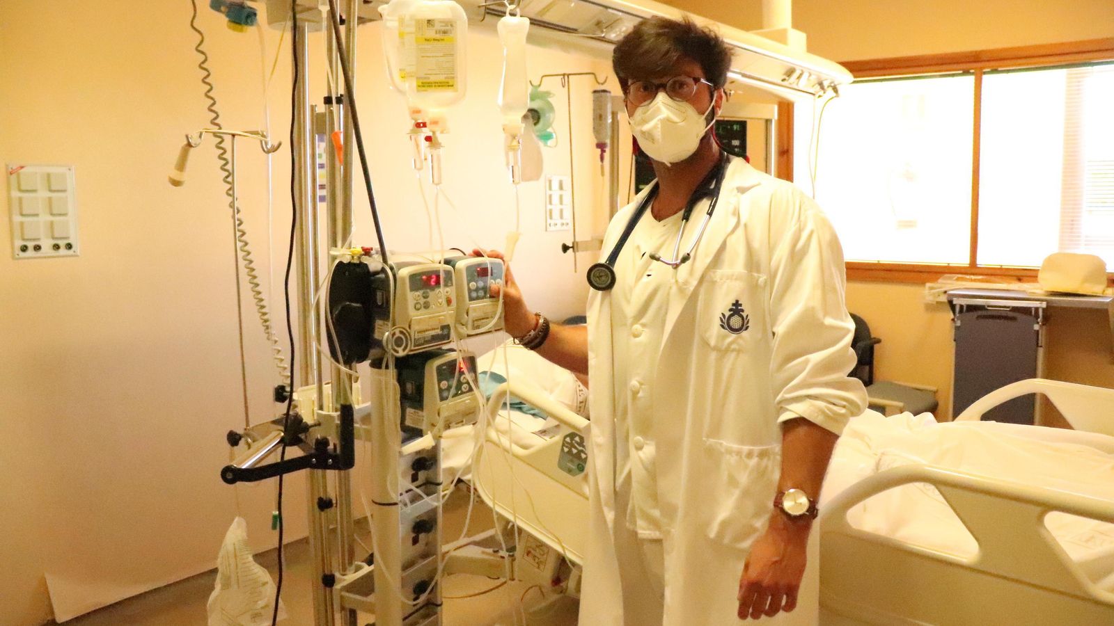 Pablo Delgado, en la UCI del Hospital San Juan de Dios del Aljarafe, donde es R1 de Medicina Intensiva. Pablo Delgado, en la UCI del Hospital San Juan de Dios del Aljarafe, donde es R1 de Medicina Intensiva.