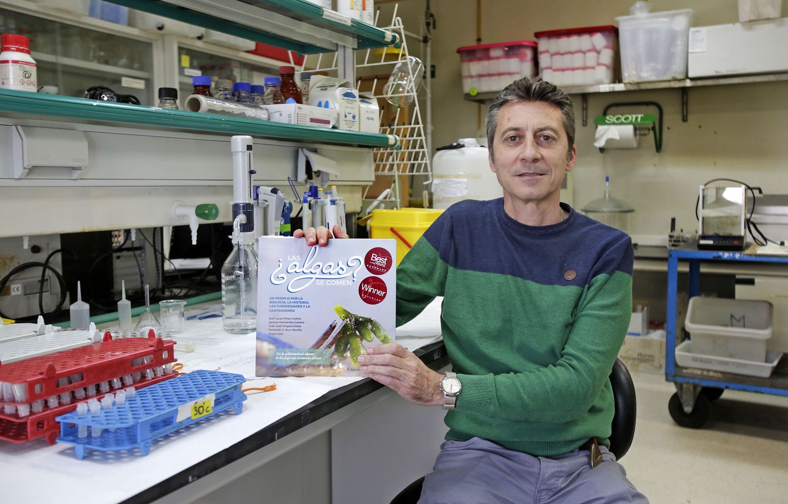 "El alga invasora pica, con ella se podría hacer un tabasco marino"