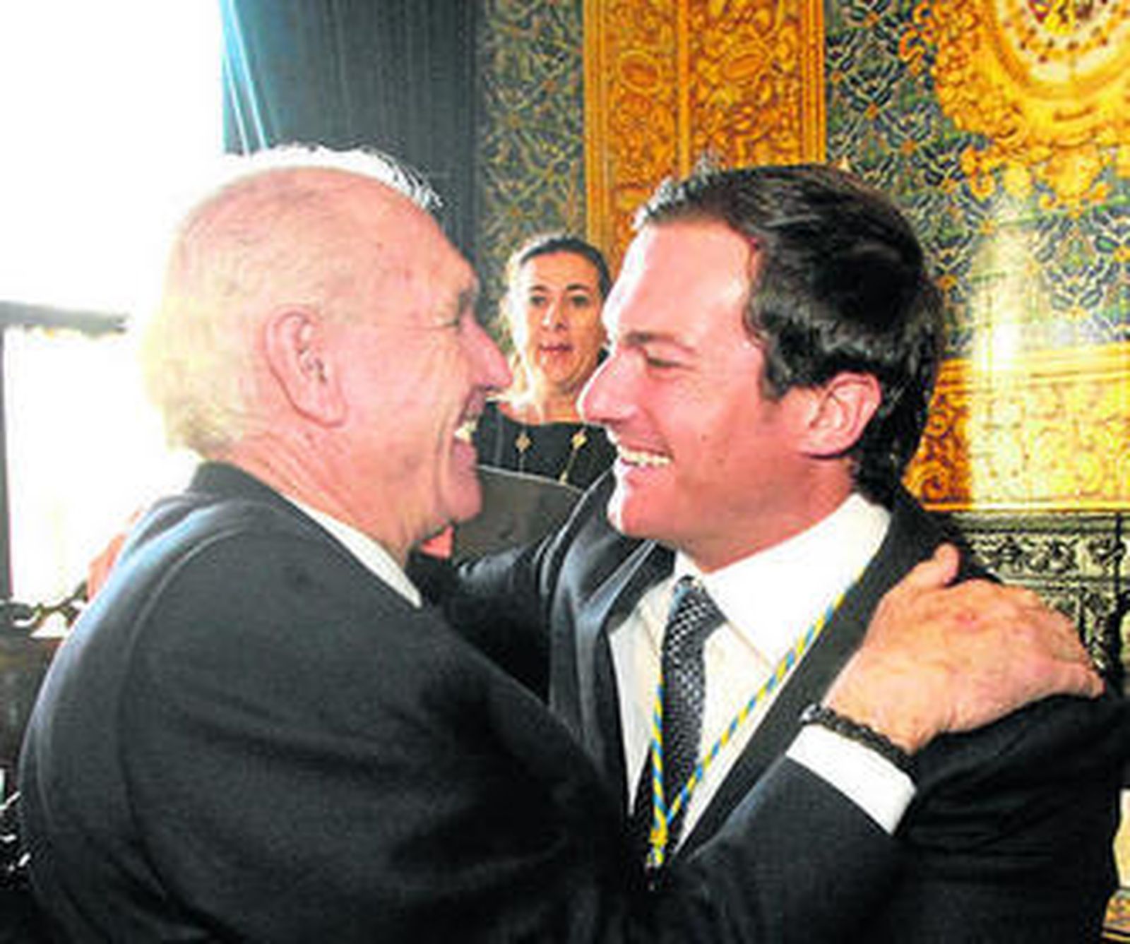 Rafael España felicita a Diego Sánchez Rull.