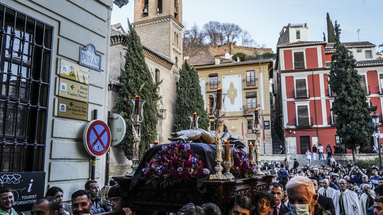 Rezo del Santo Via Crucis de la Hermandad del Santo Sepulcro, Cuaresma 2023. ARCHIVO (Granada Hoy)