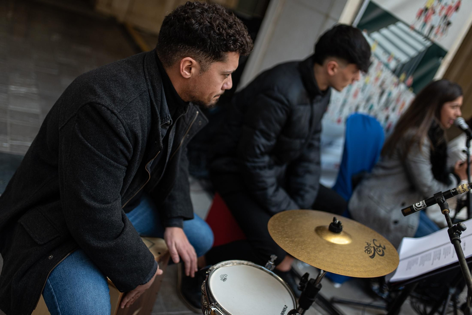 Imágenes de la Zambombá " Sones de Navidad" en la puerta de la Diputación