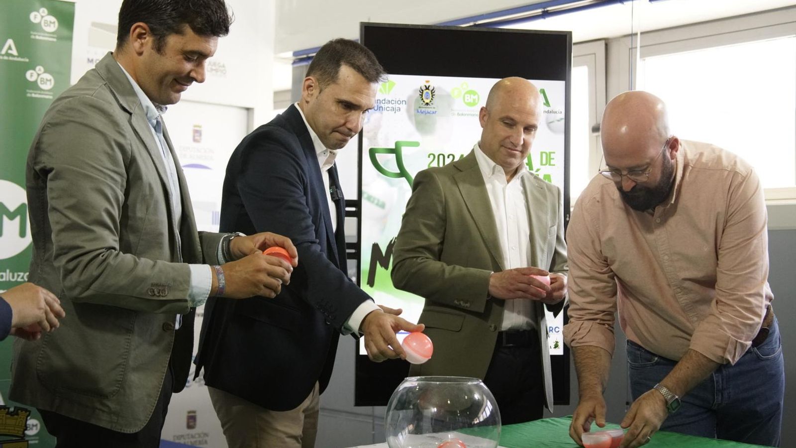 El sorteo tuvo lugar en este acto de presentación.