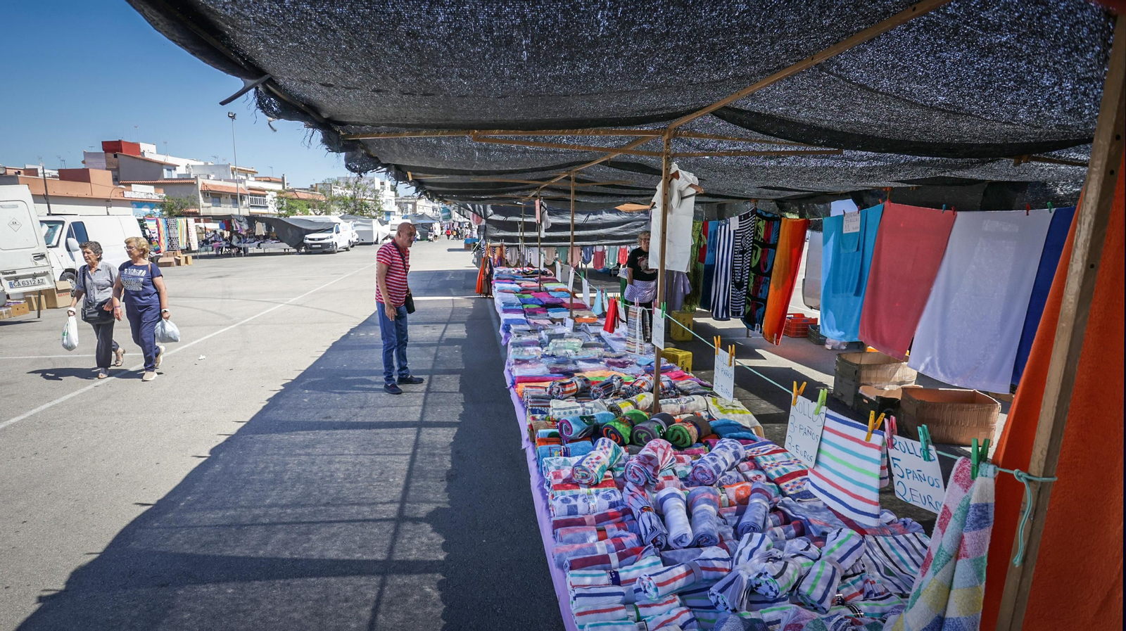 Así está el mercadillo de los lunes de Jerez, en imágenes