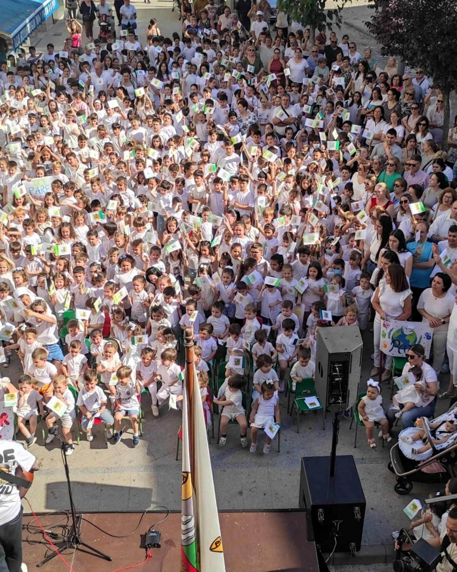 Marmolejo celebra su independencia con la interpretación de su himno, en imágenes