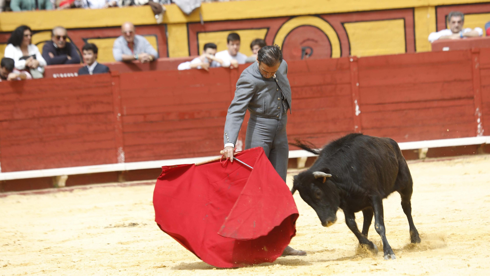 La clase magistral de tauromaquia organizada por Miguelete, en imágenes