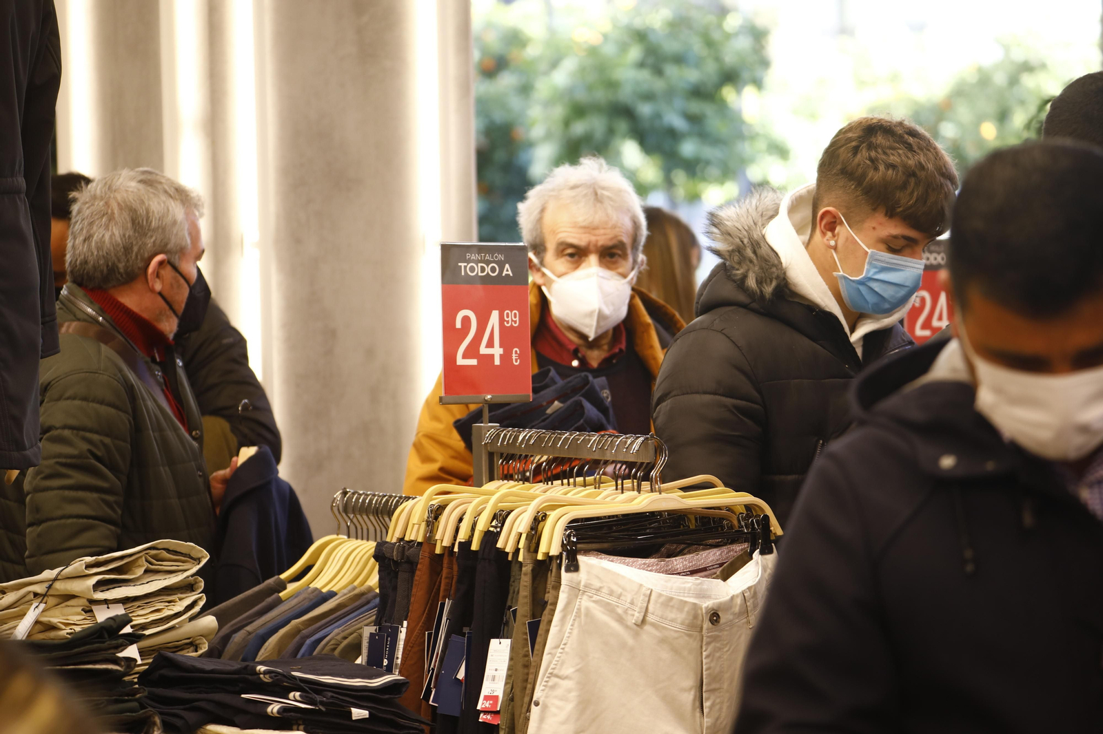 Así ha sido el primer día de rebajas en Córdoba, en fotografías