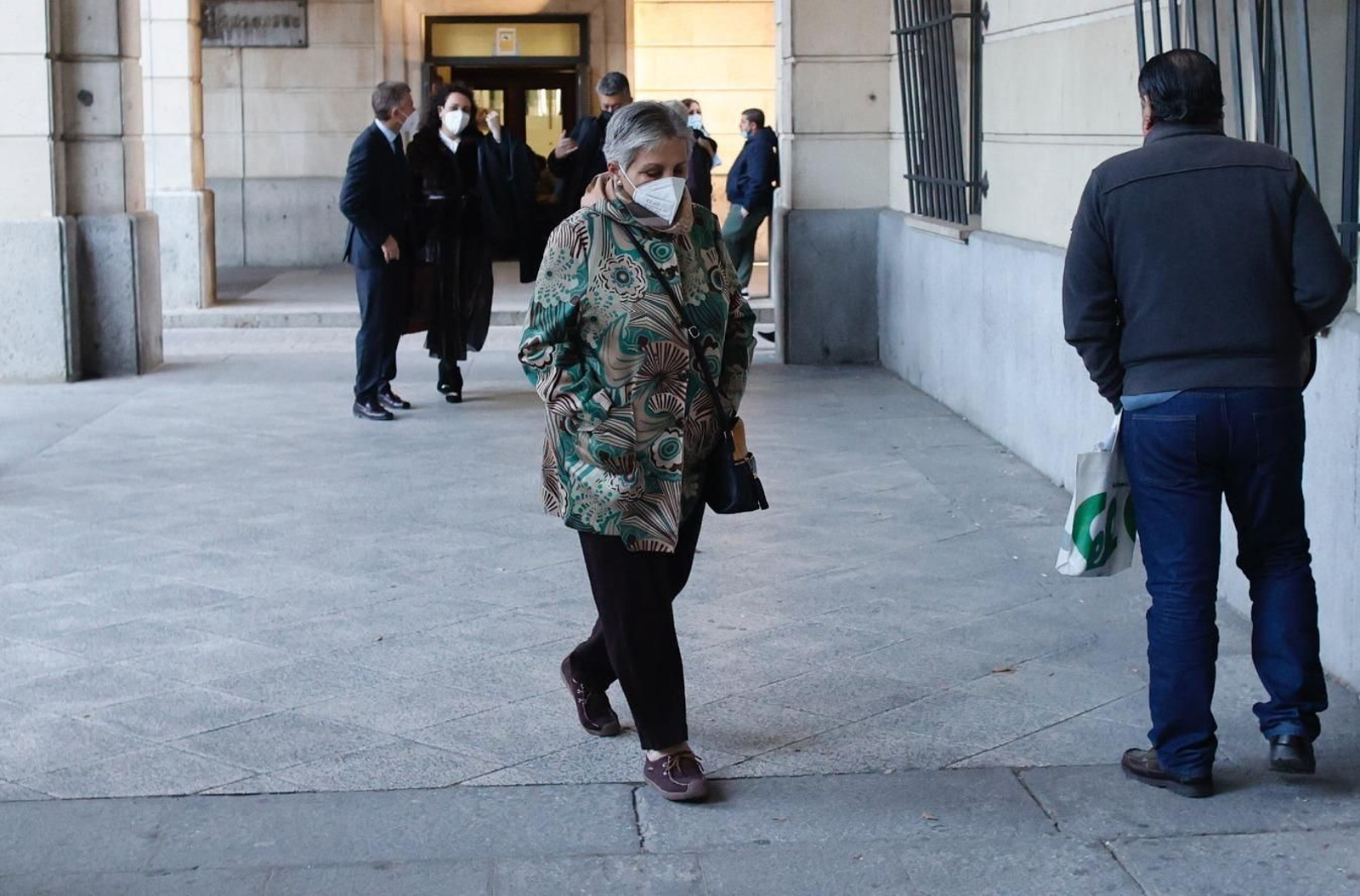 La ex gerente de Formades Ana María Orihuela a su llegada a la Audiencia de Sevilla.