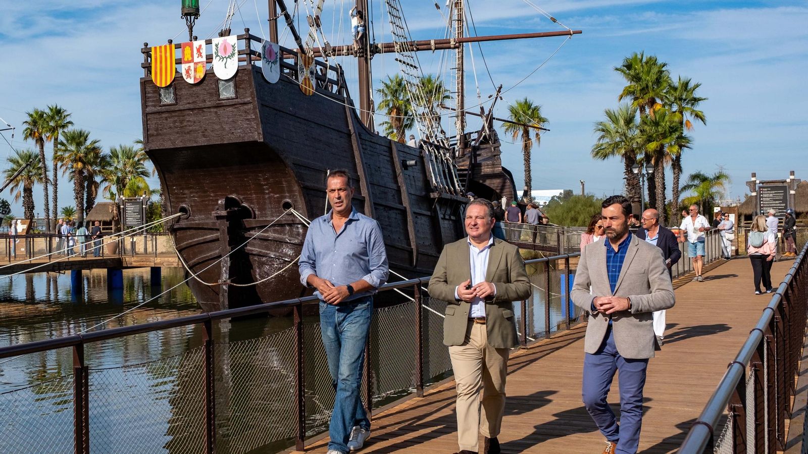 El presidente de la Diputación Provincial este domingo en el Muelle de las Carabelas.
