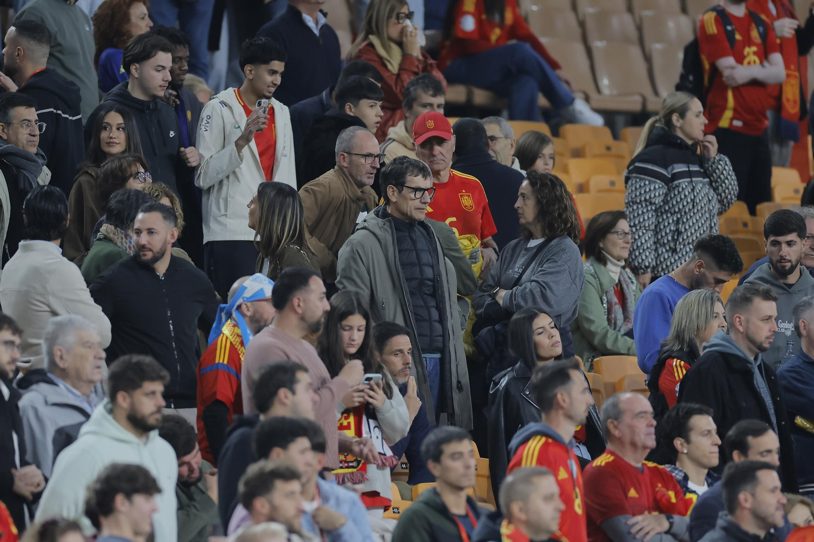 Búscate en las fotos del España - Turquia