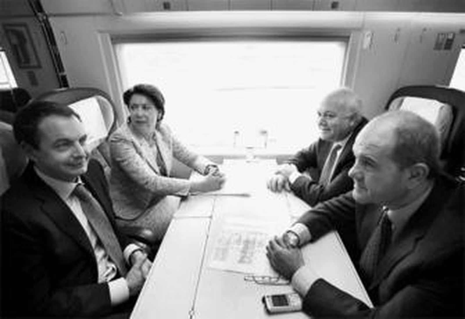 José Luis Rodríguez Zapatero, Magdalena Álvarez, Miguel Ángel Moratinos y Manuel Chaves, en el viaje desde Córdoba a Málaga.