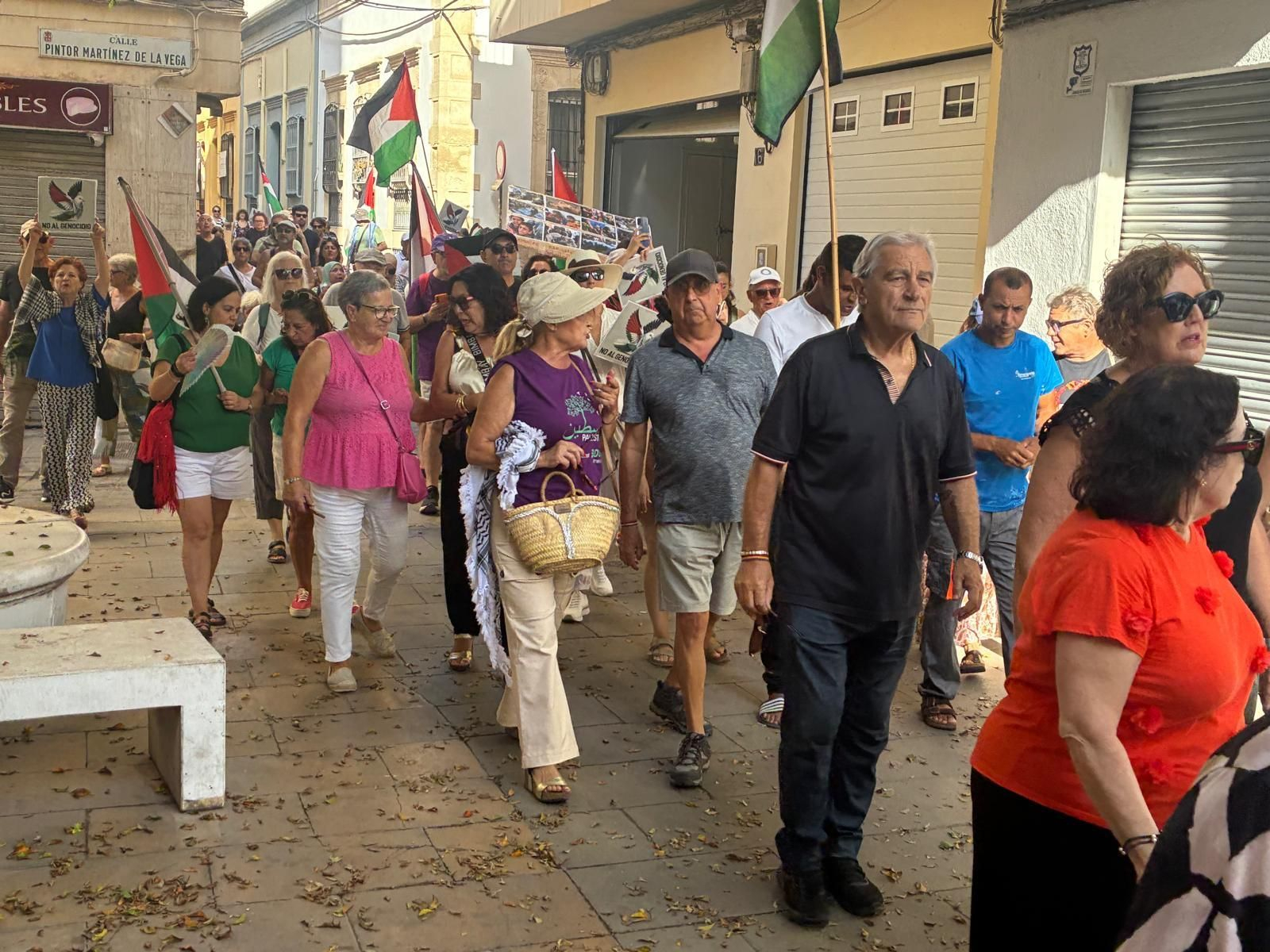 La manifestación de Almería y sus barrios contra el genocidio en Palestina, en imágenes
