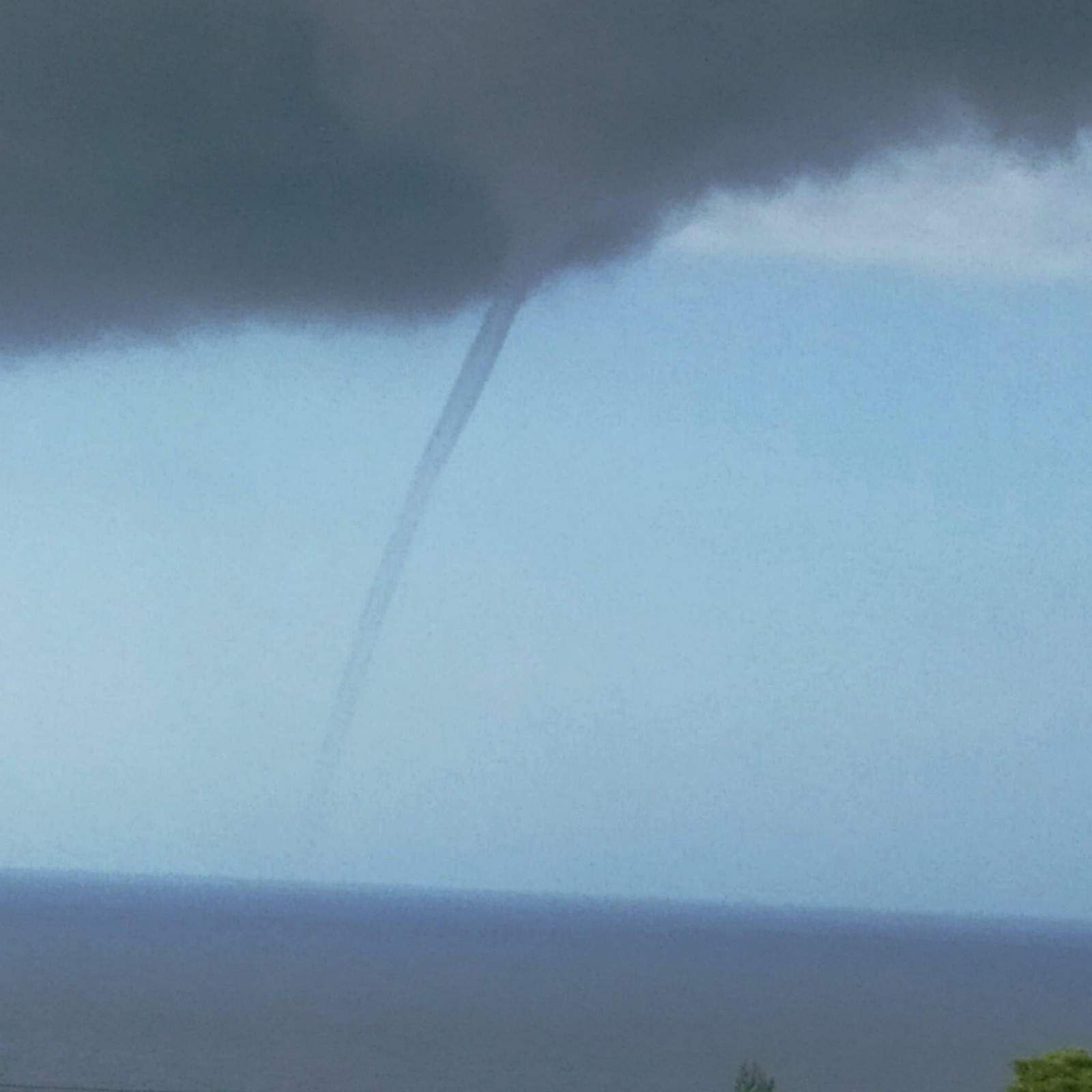 La tromba captada esta mañana en Nerja.