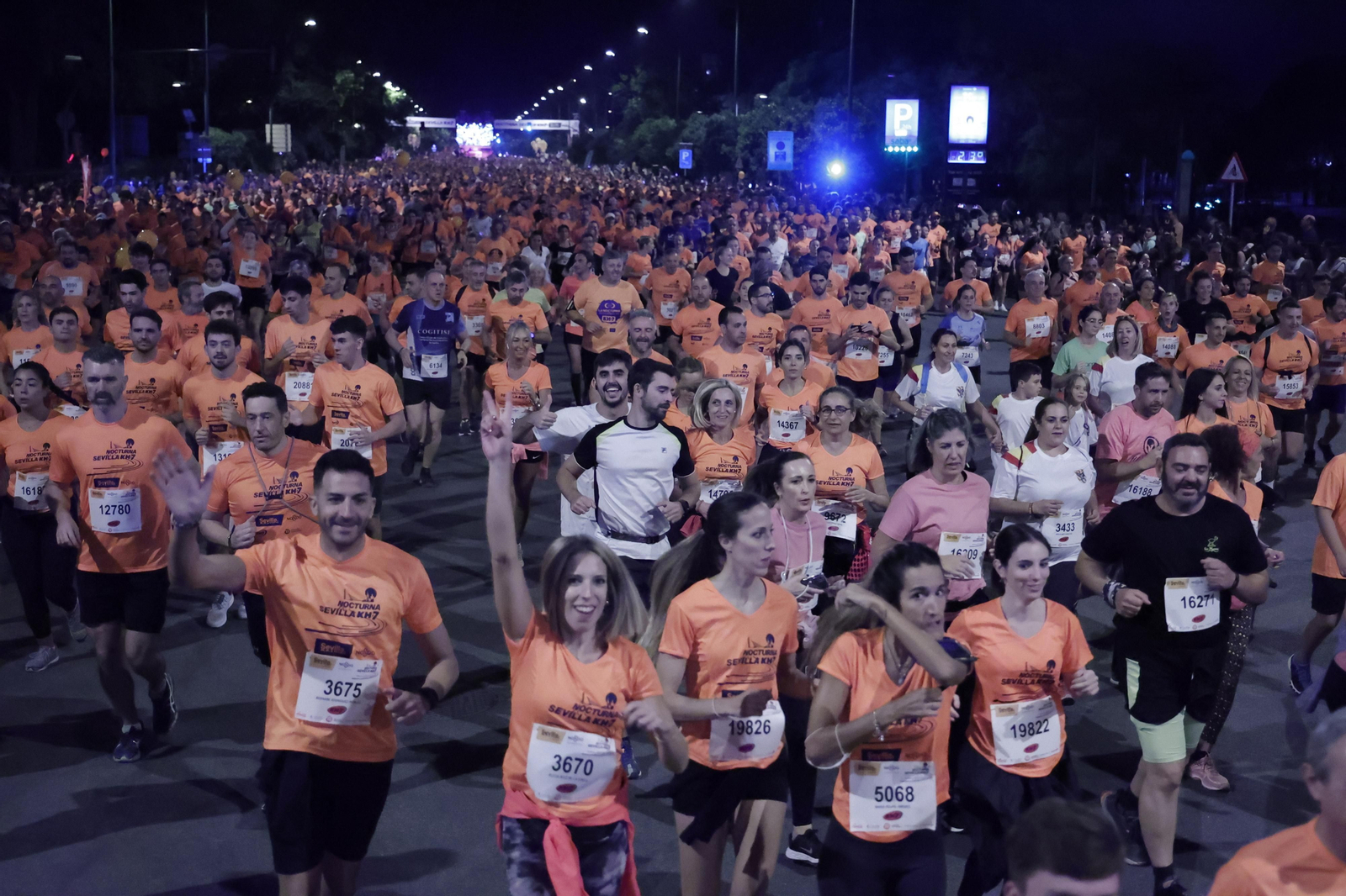 Búscate en la Carrera Nocturna de Sevilla (3)