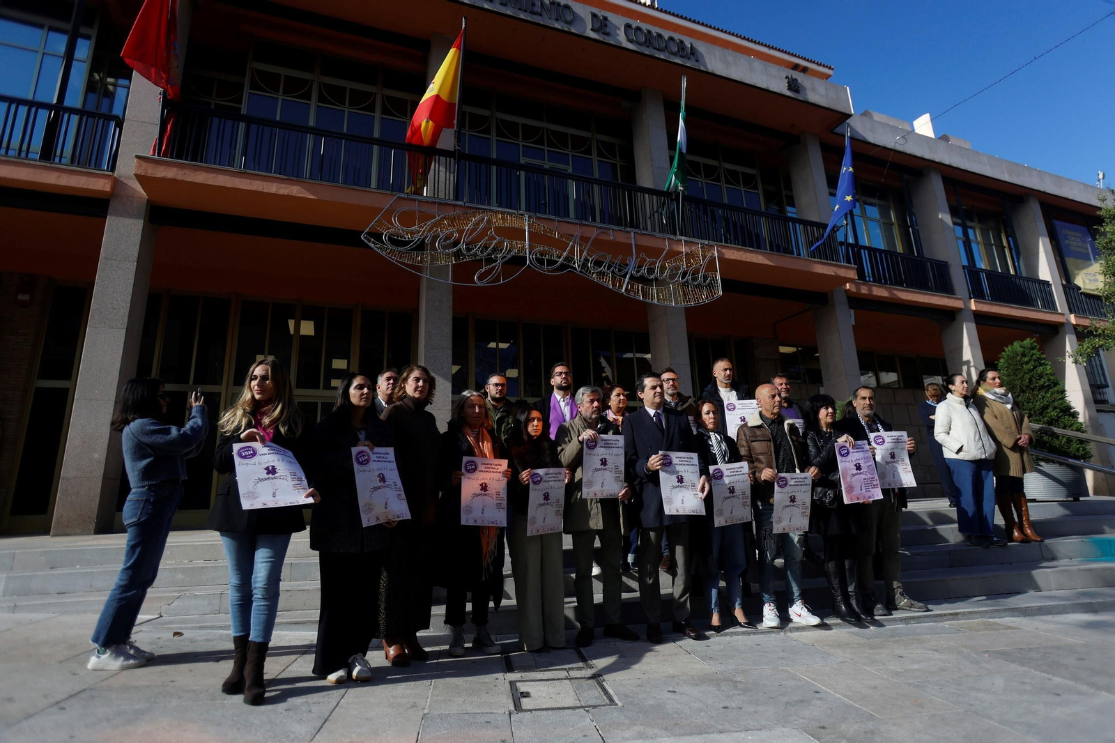 Concentración en el Ayuntamiento de Córdoba.