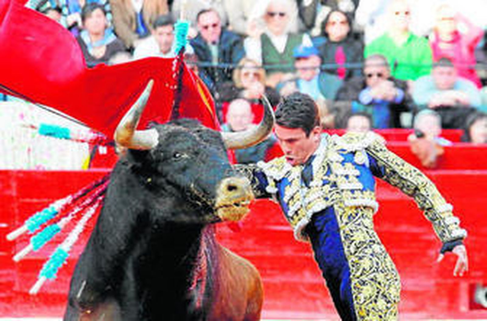 Manzanares, triunfador del ciclo del año pasado, en un pase de pecho.