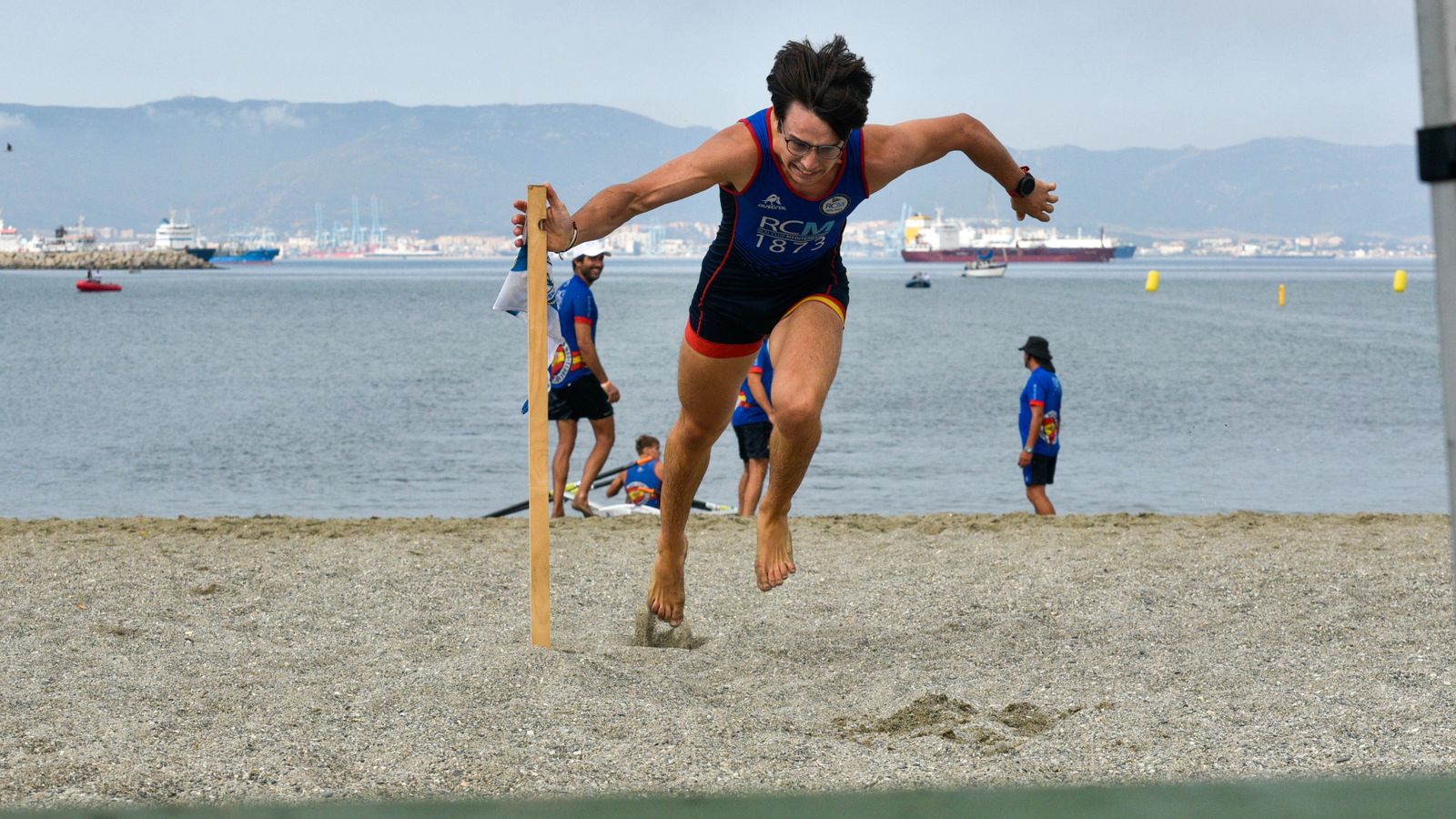 La segunda jornada del Campeonato de España de remo beach-sprint de La Línea, en imágenes