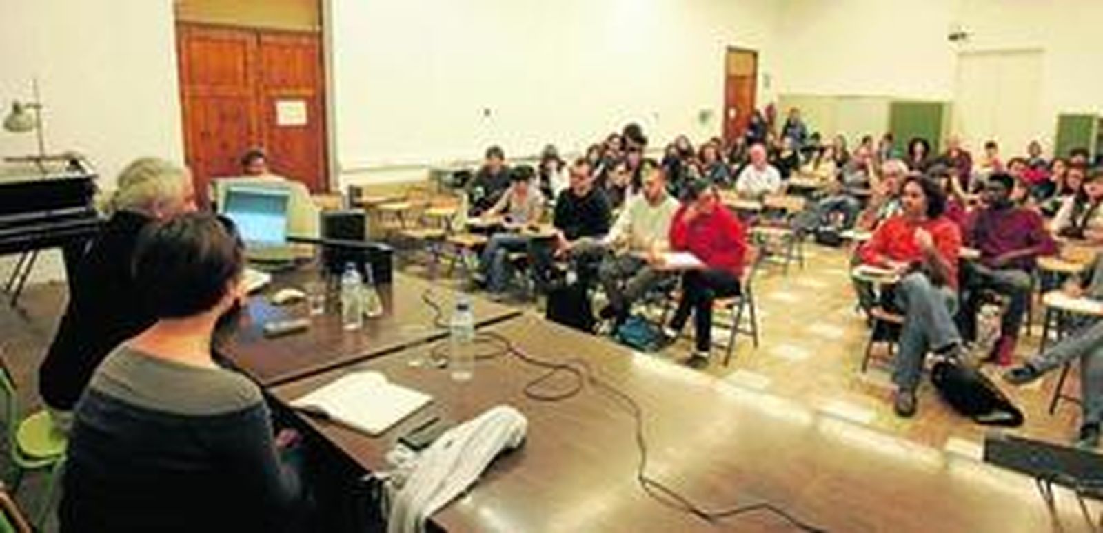 Una de las clases impartidas a los estudiantes de la Escuela de Arte de Almería.