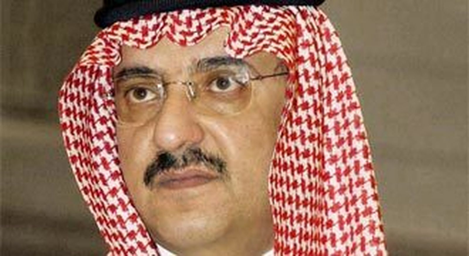 El rey de Arabia Saudí nombra príncipe heredero a su sobrino Mohamed bin Nayef