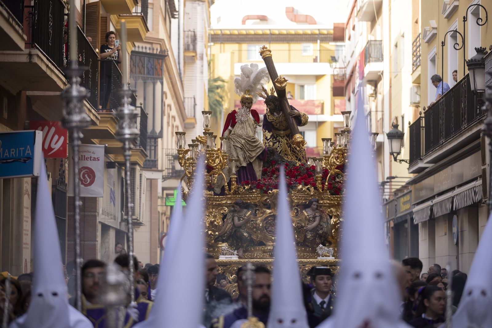 Lunes Santo: Tres Caídas en Huelva, en imágenes