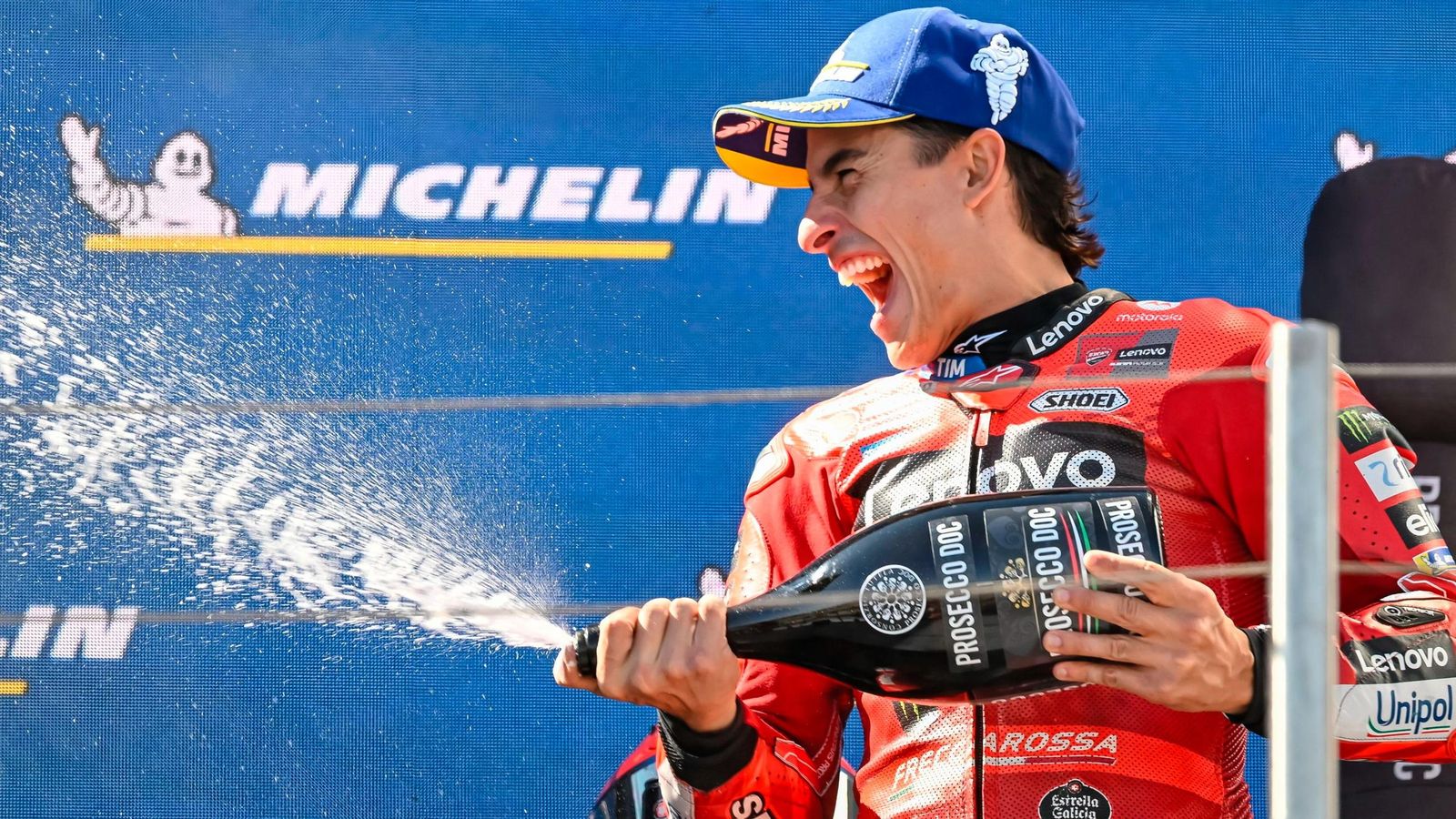 Marc Márquez celebra su victoria en Balaton Park