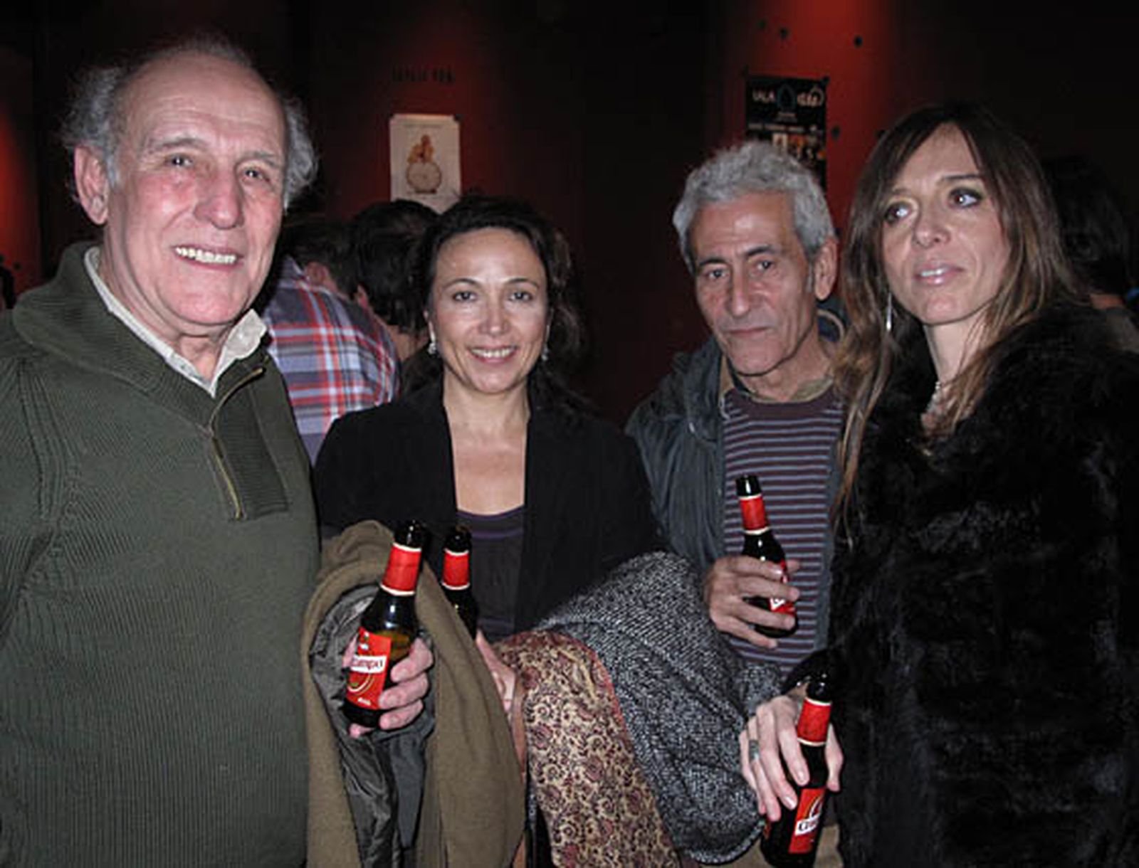 Carlos Álvarez-Novoa, ganador del Goya al mejor actor revelación en 1999 por 'Solas'; Carmen Dorado, y los actores Carlos Sánchez y Ana Ruiz.

Foto: Victoria Ramírez