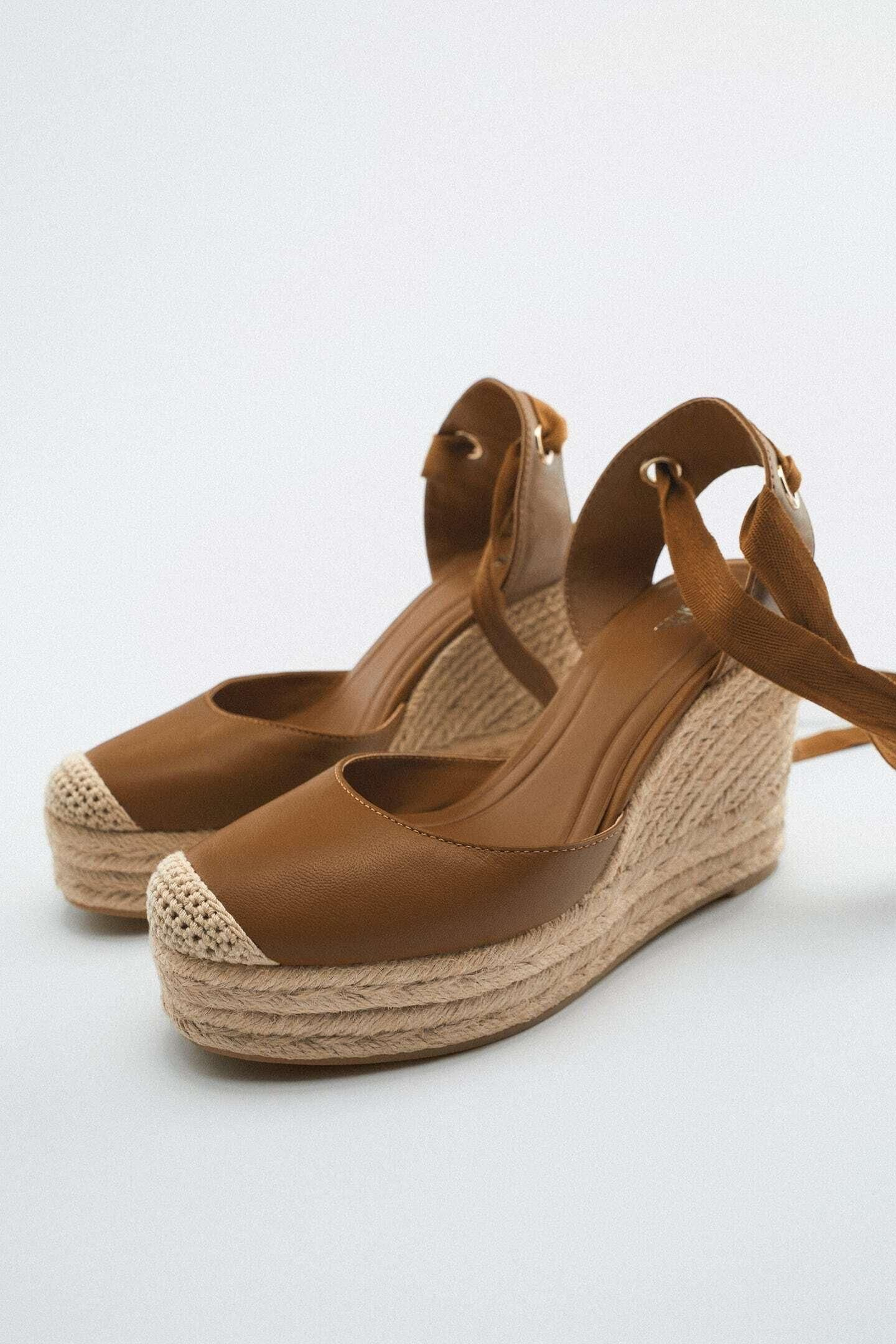 Alpargatas de esparto y piel de Zara. Alpargatas de esparto y piel de Zara.