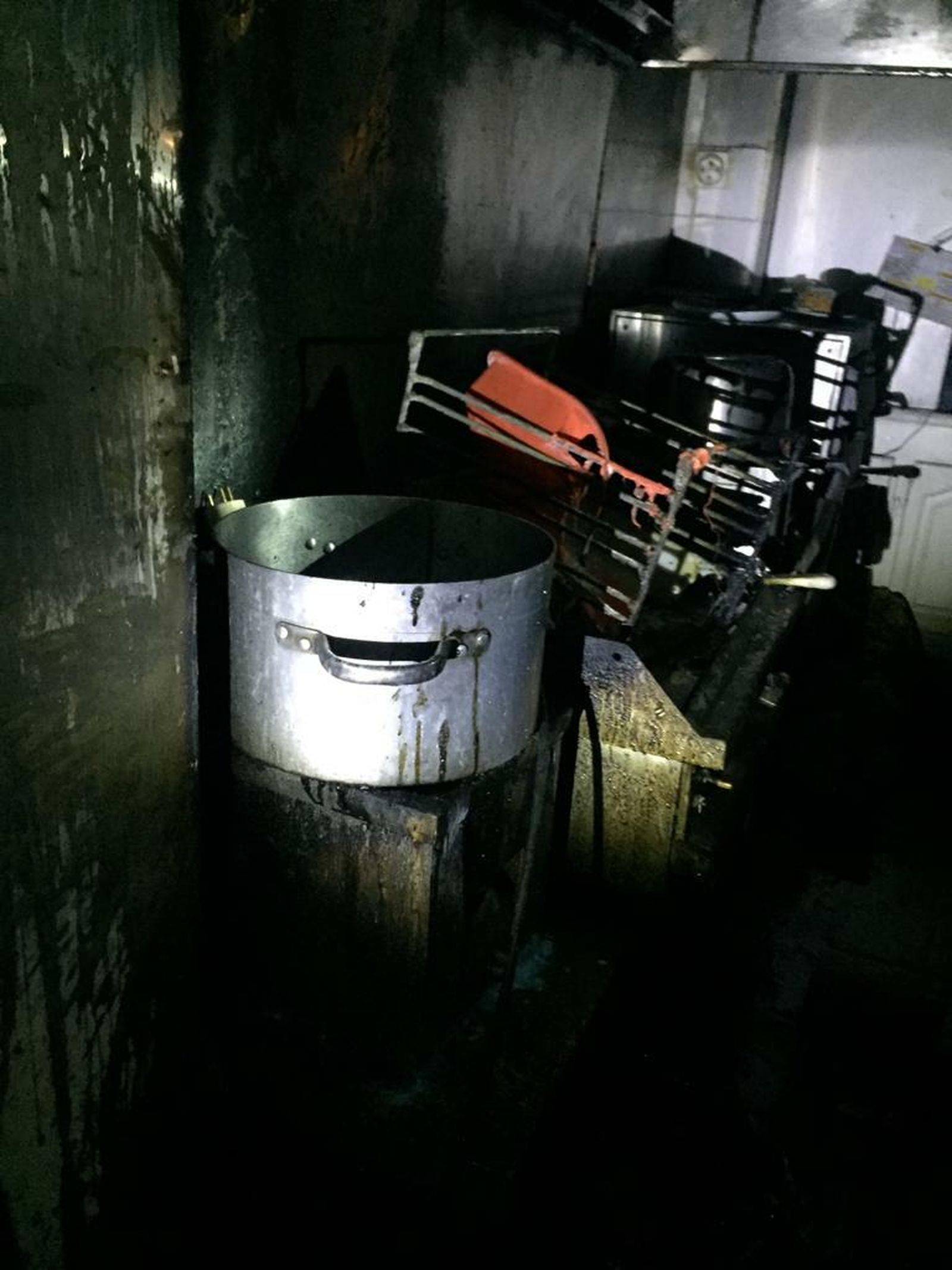 Estado de la cocina del Bar Z tras el incendio.
