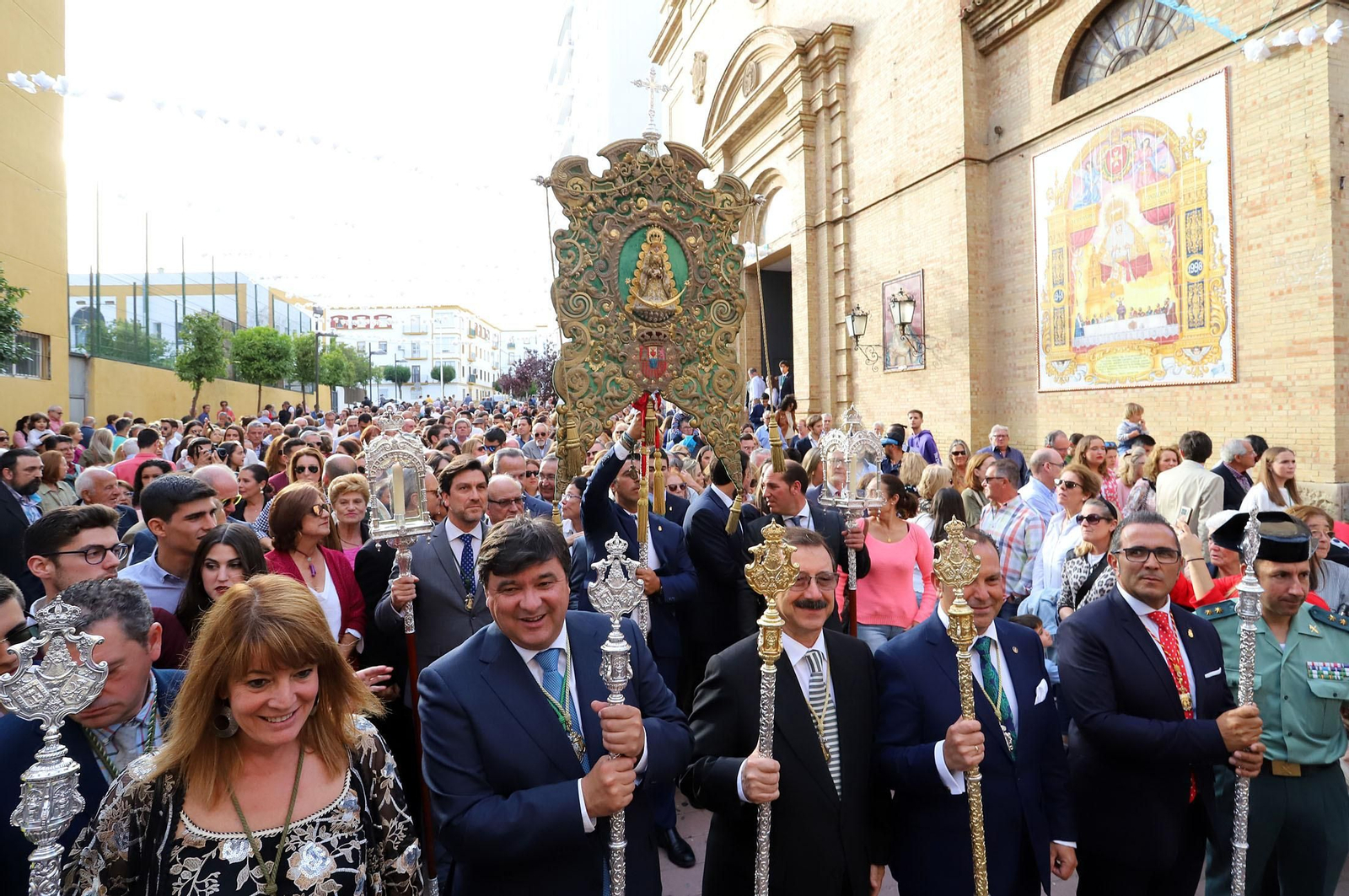Imágenes de la función y traslado de la Hermandad del Rocío de Huelva