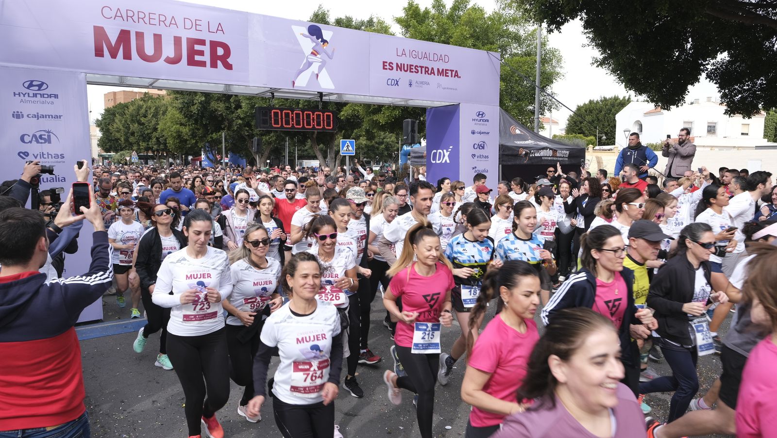 Imágenes de la Carrera de la Mujer 2023 en Almería