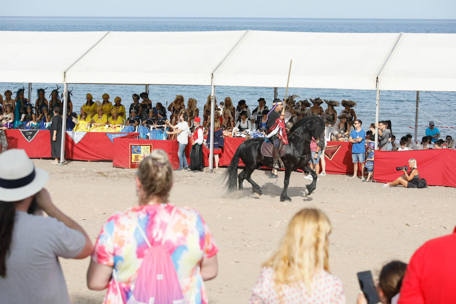 La carrera de cintas y la exhibición de caballos de los Moros y Cristianos de Mojácar, en imágenes