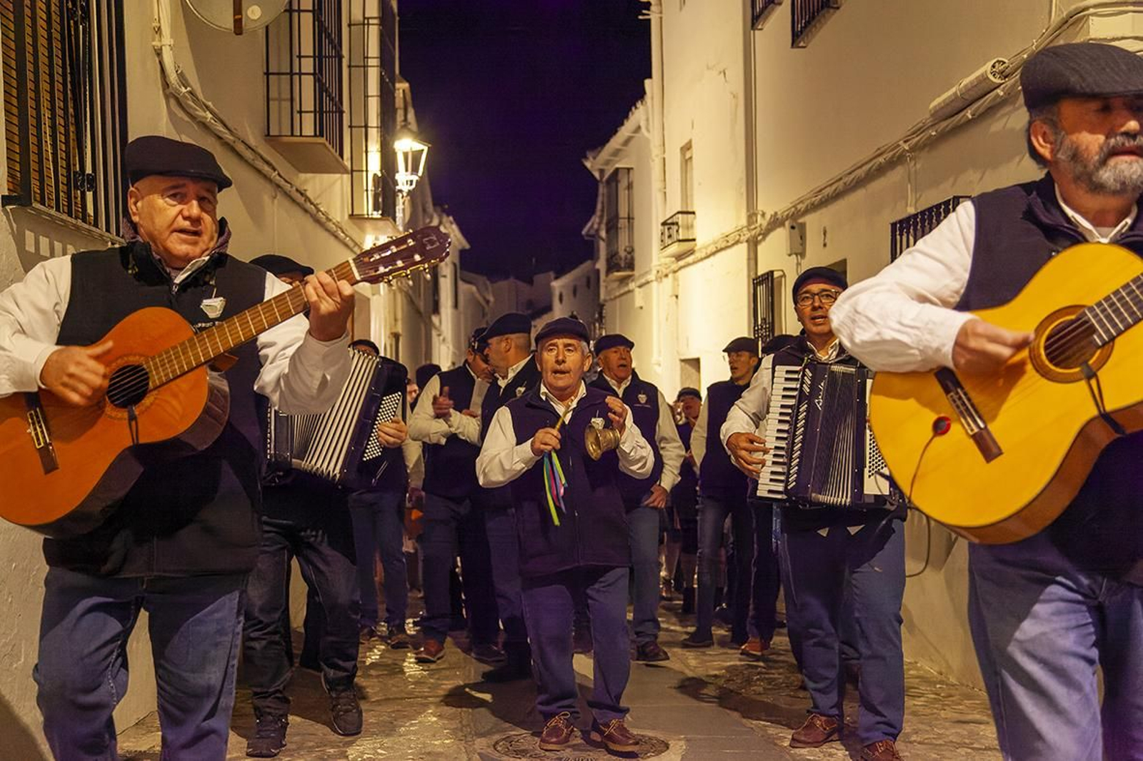 Pasacalles de Zuheros por Zambombá