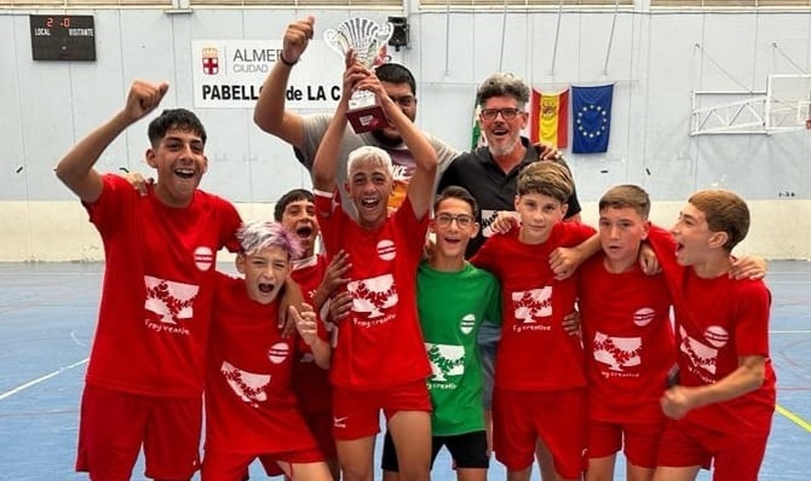 Los Niños levantan la copa de infantil