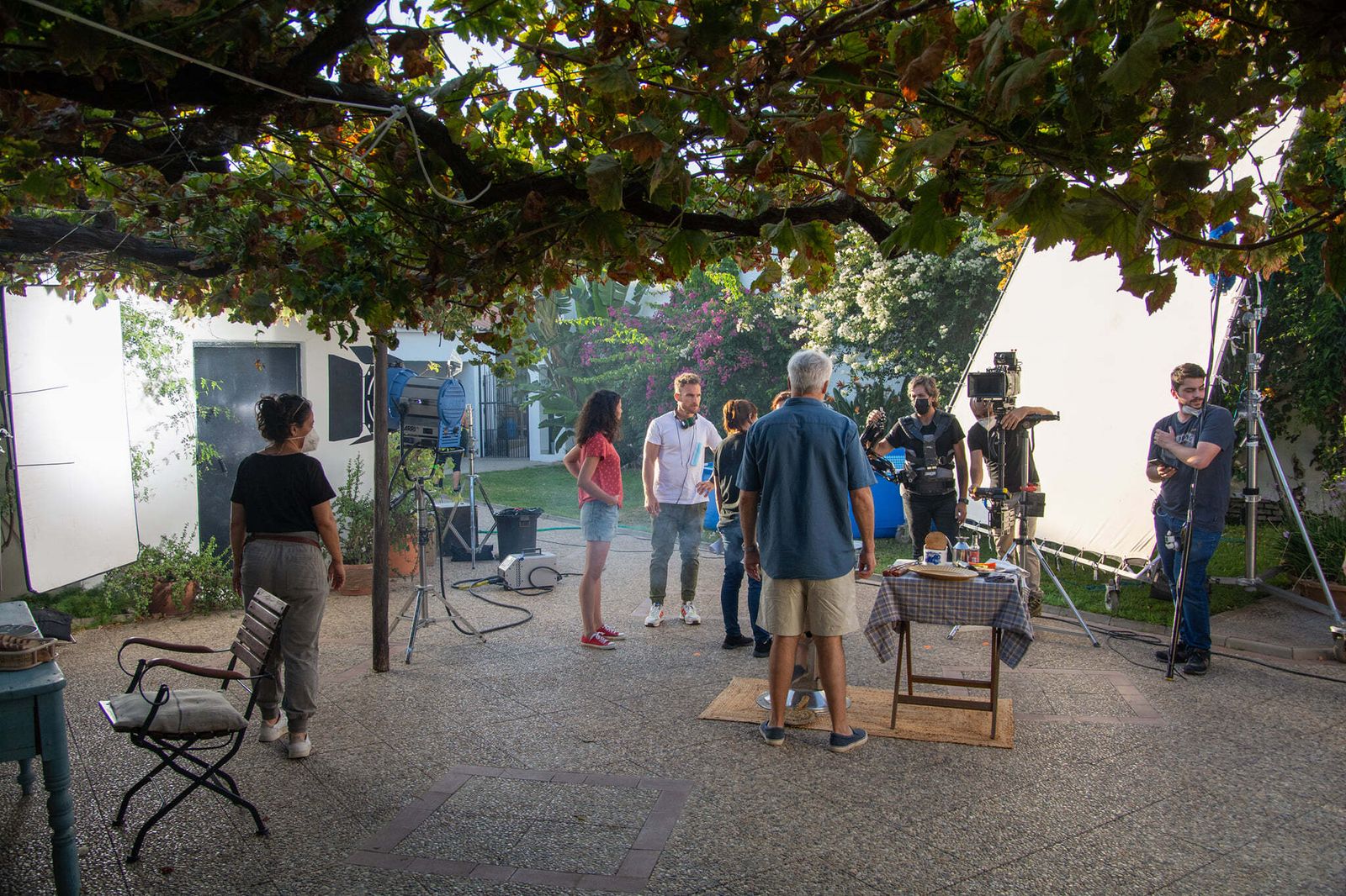 Un momento del rodaje de 'Se van sus naves'.