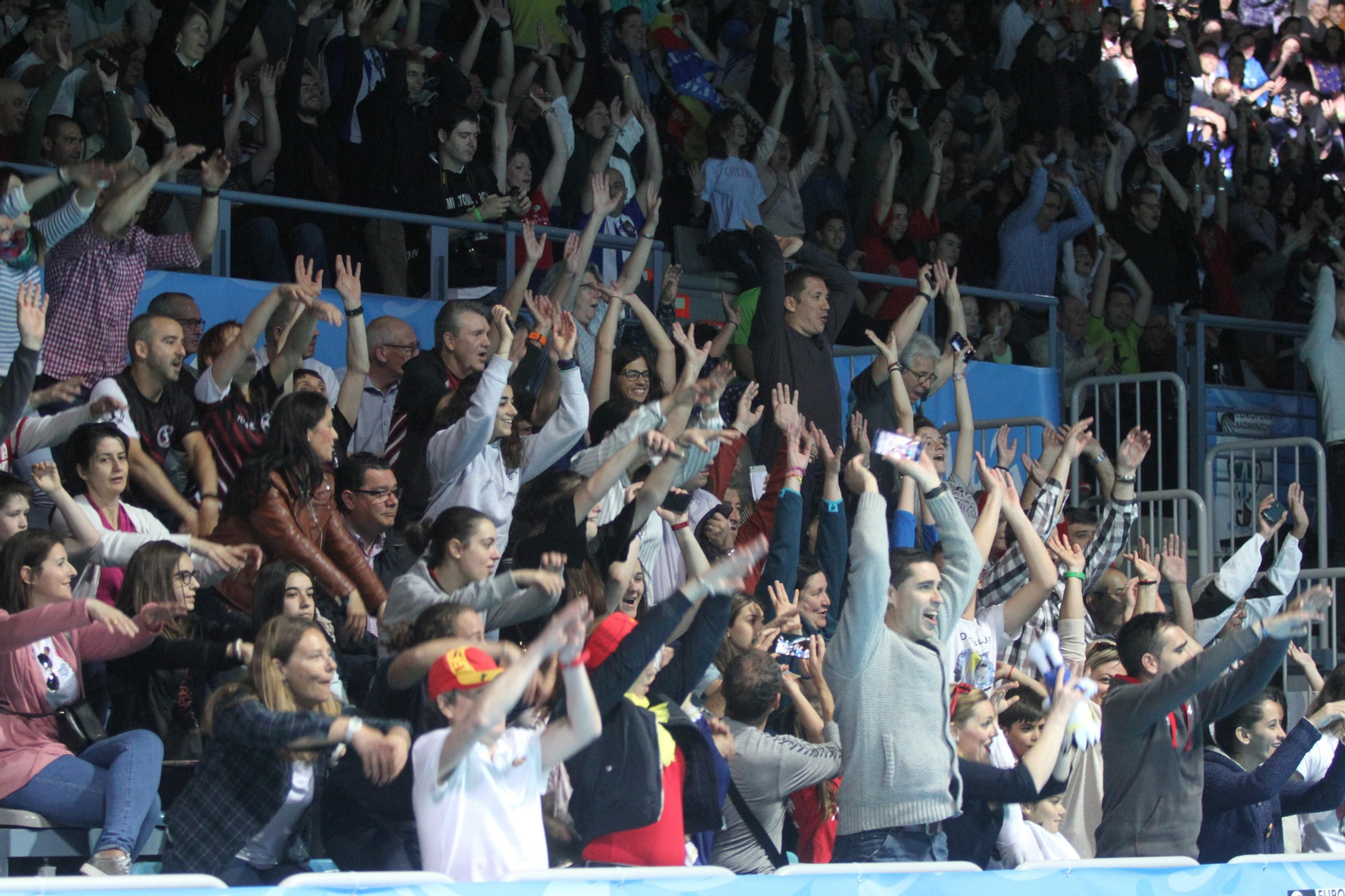 Las gradas del pabellón Carolina Marín se llenaron para ver ganar el oro a la onubense.