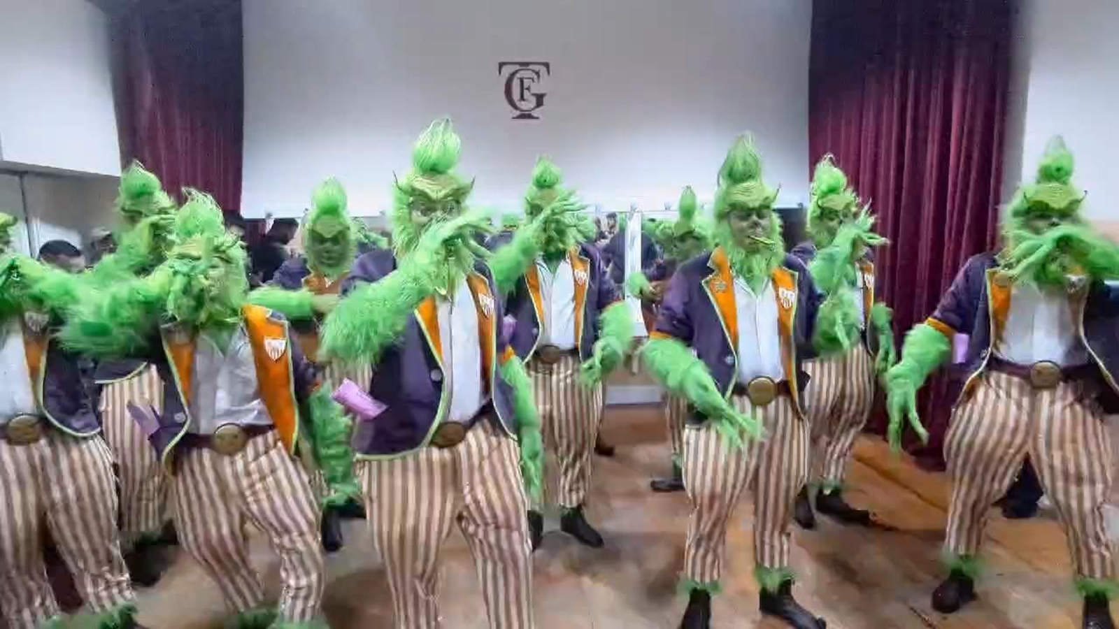 Pasodoble de 'El grinch de Cai' en camerinos en cuartos de final.