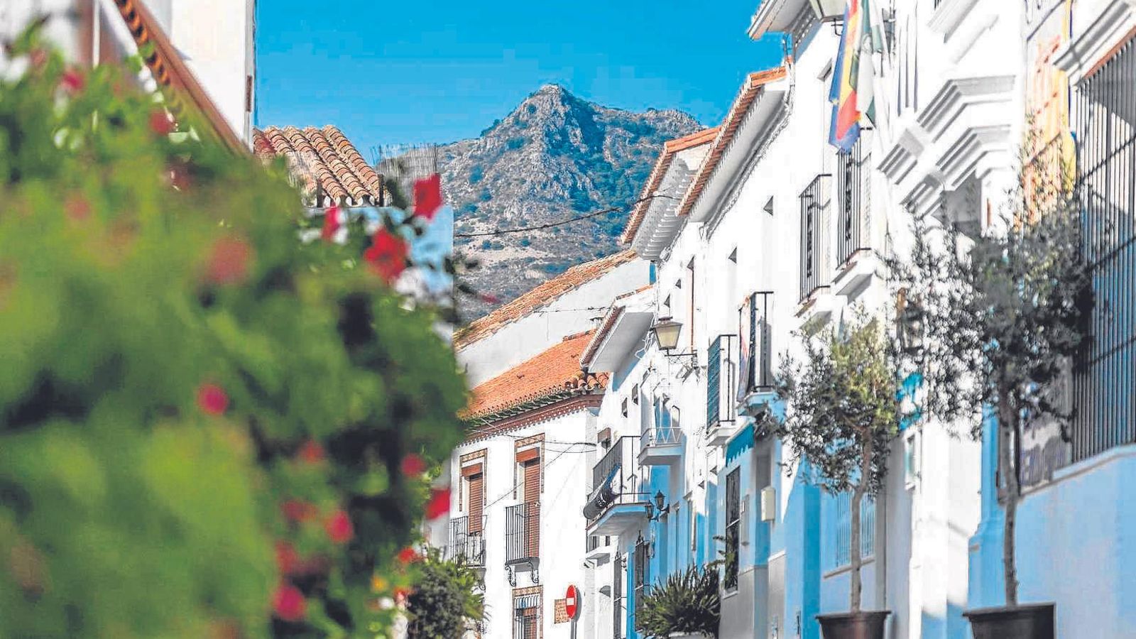 Una de las calles blancas de Benalmádena Una de las calles blancas de Benalmádena