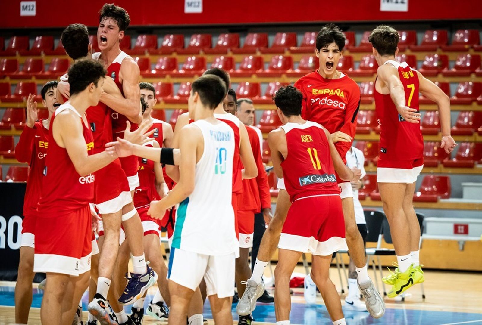 Las fotos de la exhibición de Mario Saint-Supéry ante Eslovenia